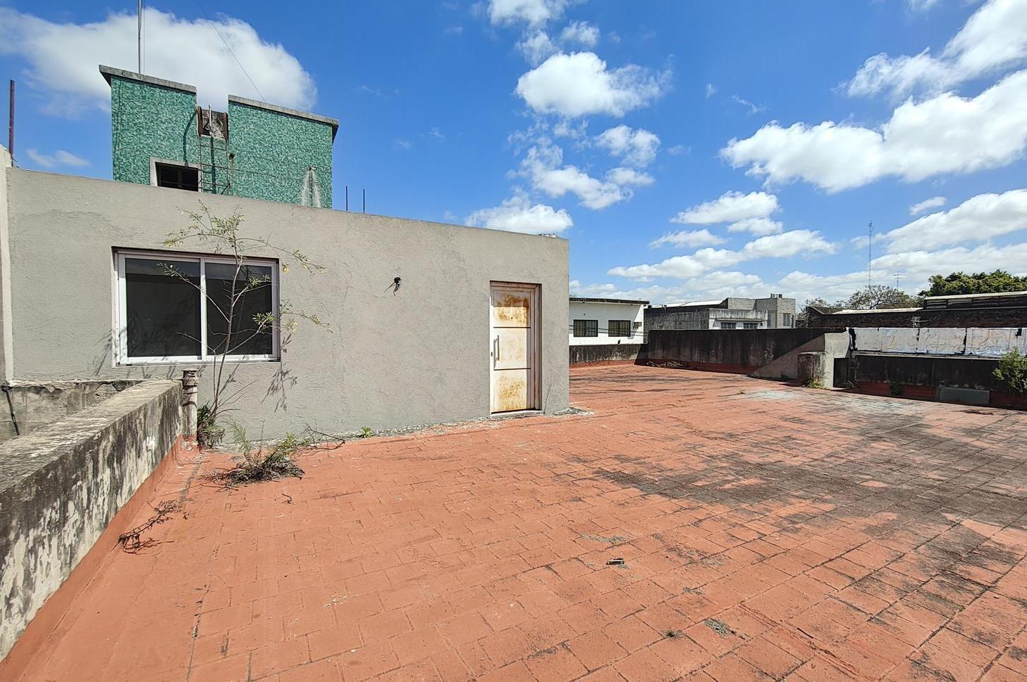 Foto de VENTA Depósito con doble altura y oficina en Villa Lynch PERMUTA, imagen 4