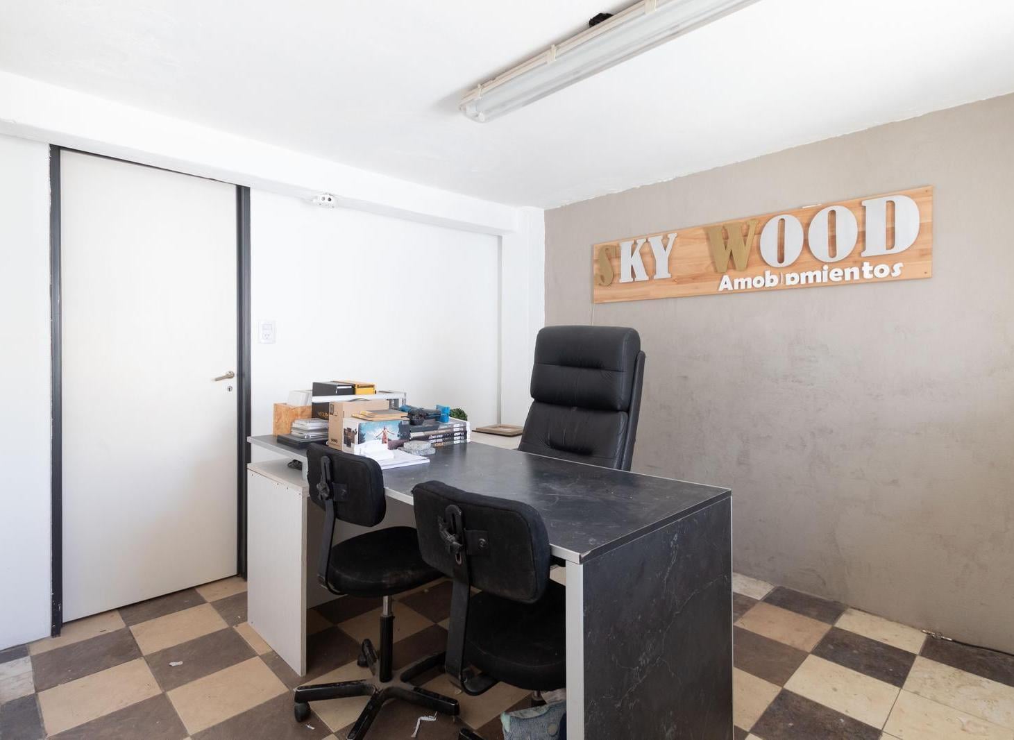 Foto de VENTA Depósito con doble altura y oficina en Villa Lynch PERMUTA, imagen 3