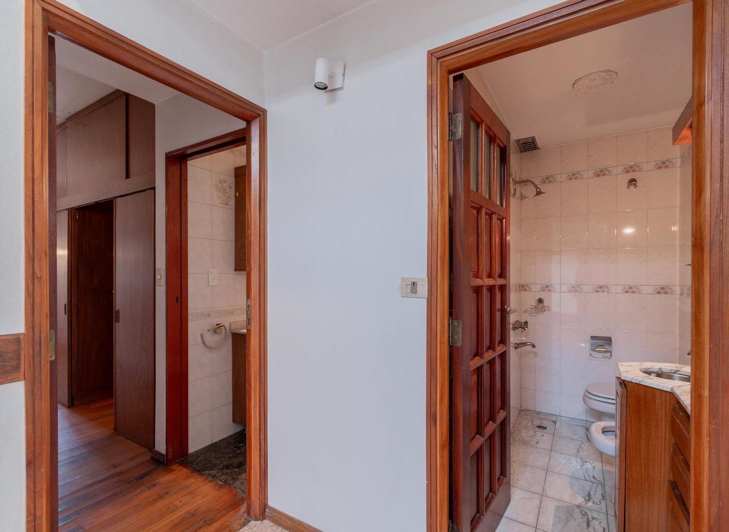 Foto de Casa en venta de 3 ambientes con cochera cubierta y jardin con parrilla, imagen 5