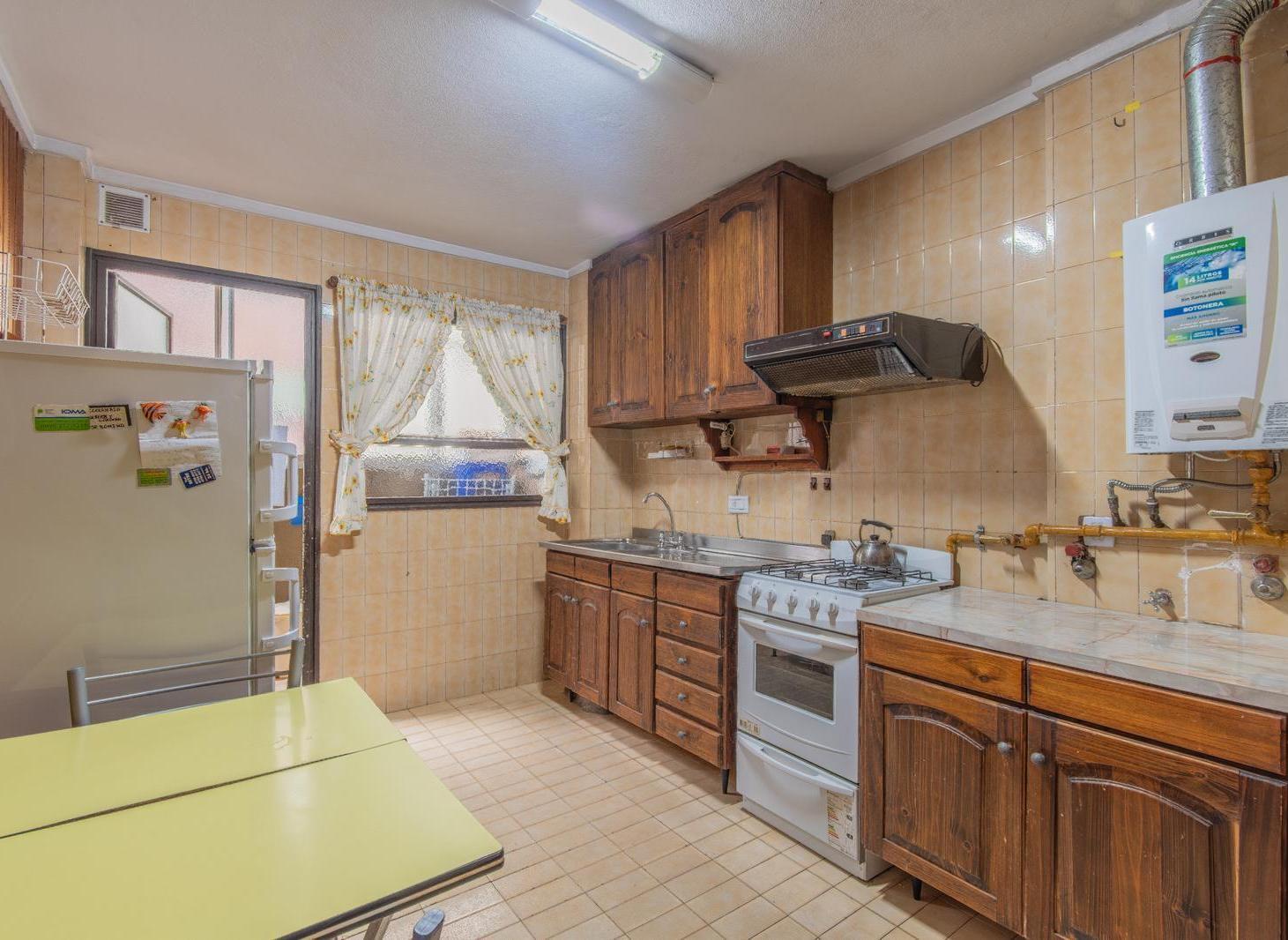 Foto de Departamento en venta de 4 ambientes con balcón corrido y cochera, imagen 4