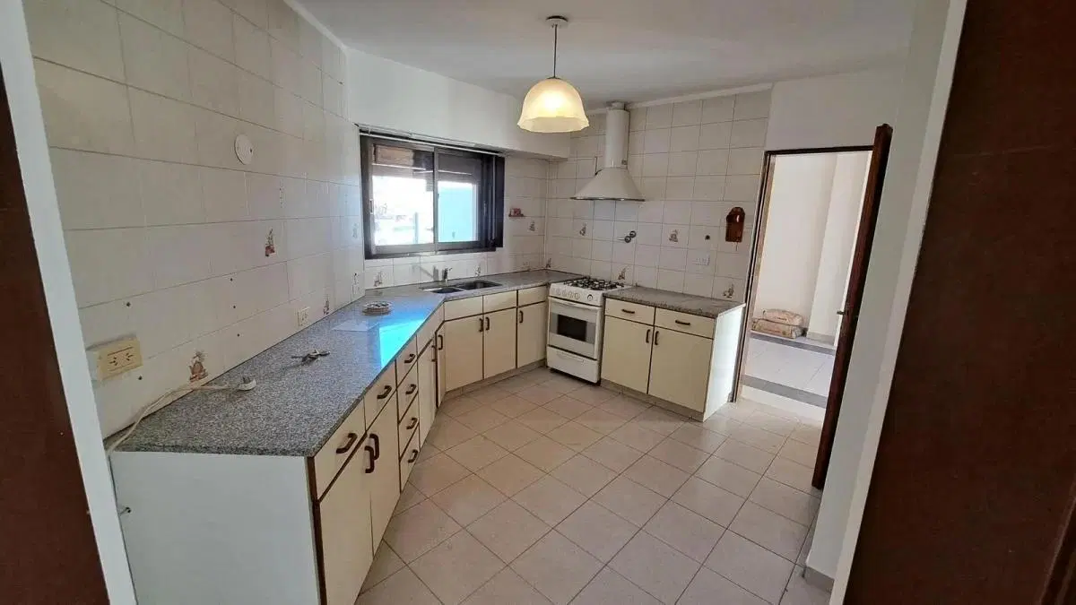 Casa 4 dormitorios en centro oeste Neuquén 8