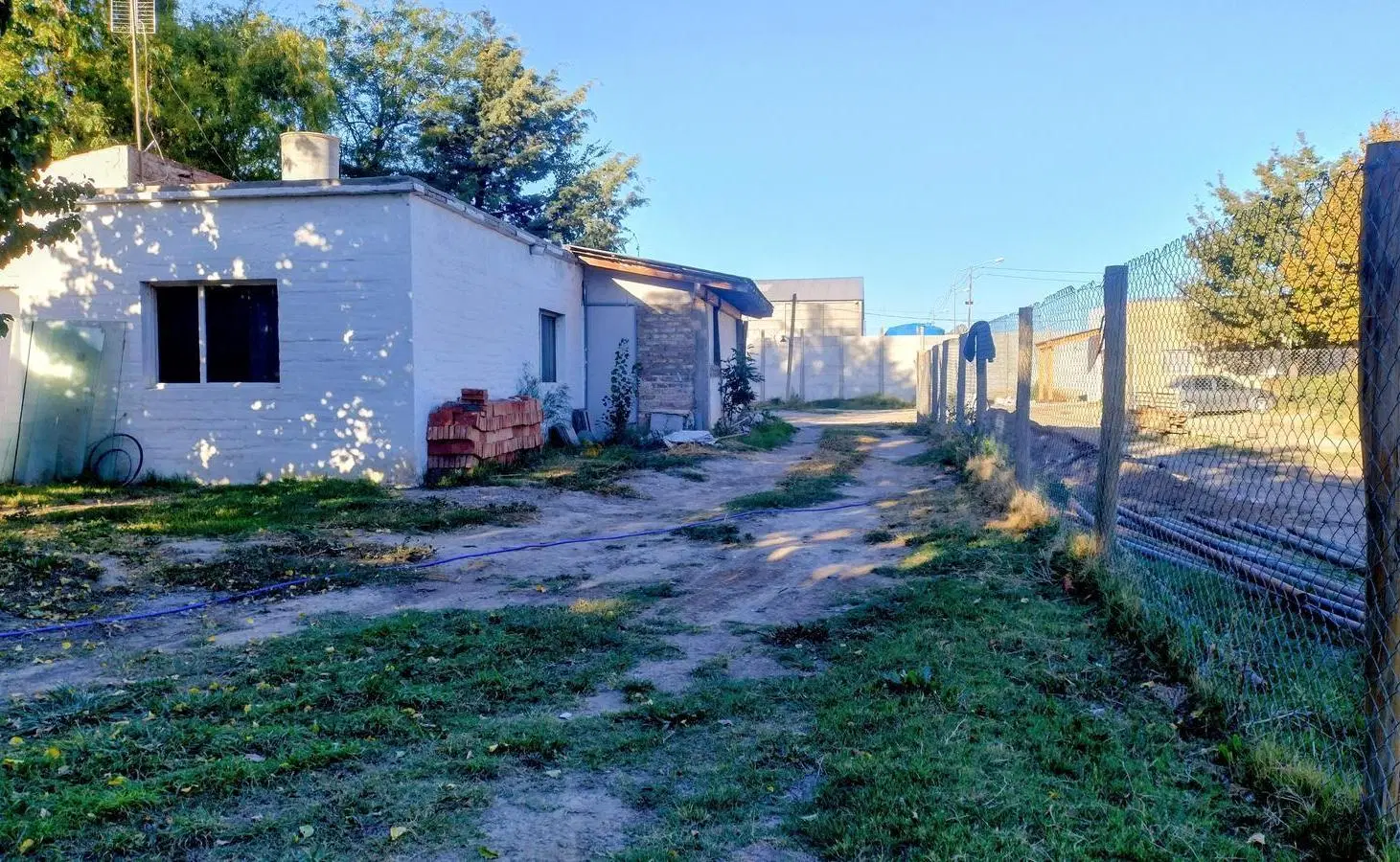 Casa con Galpón Apto Comercial 2