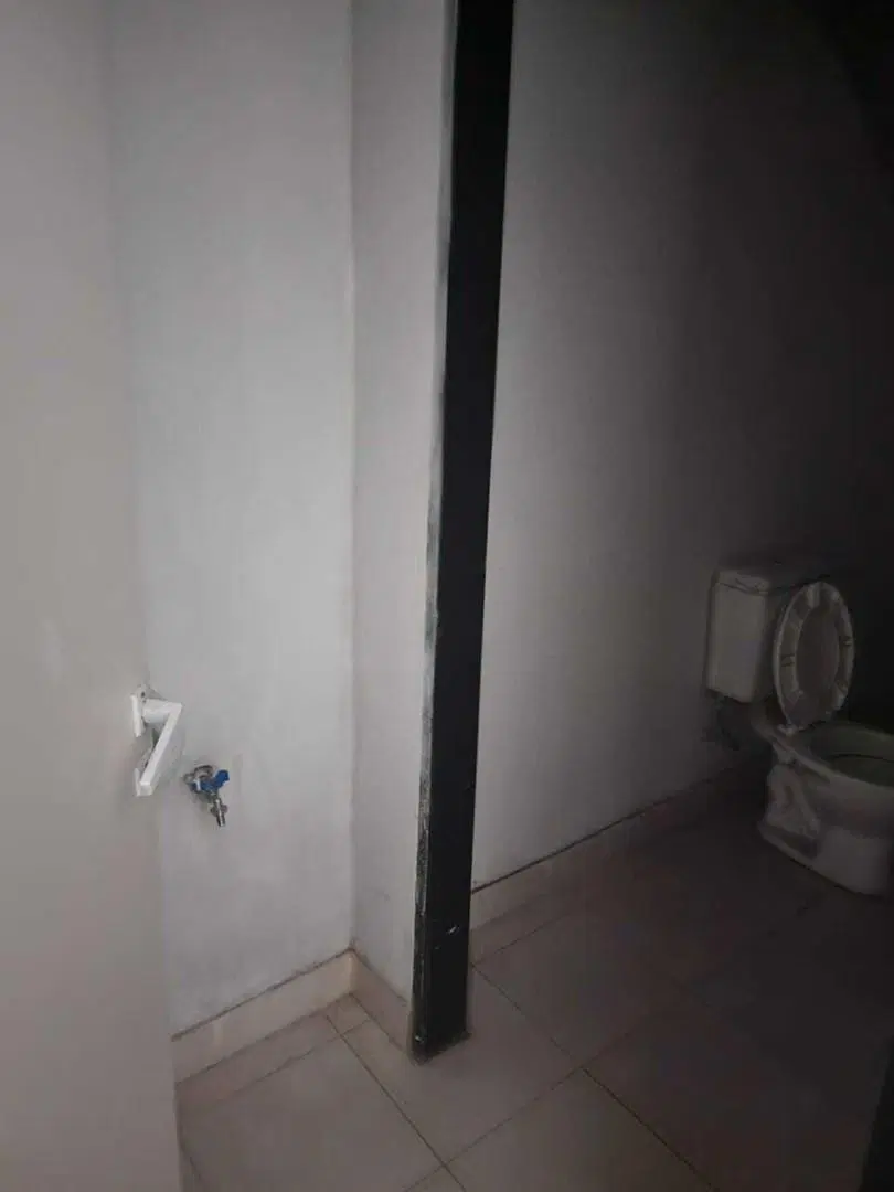FLORES: Alquiler Local Zona Mayorista Textil (local + 3 Plantas) - HELGUERA 700 4
