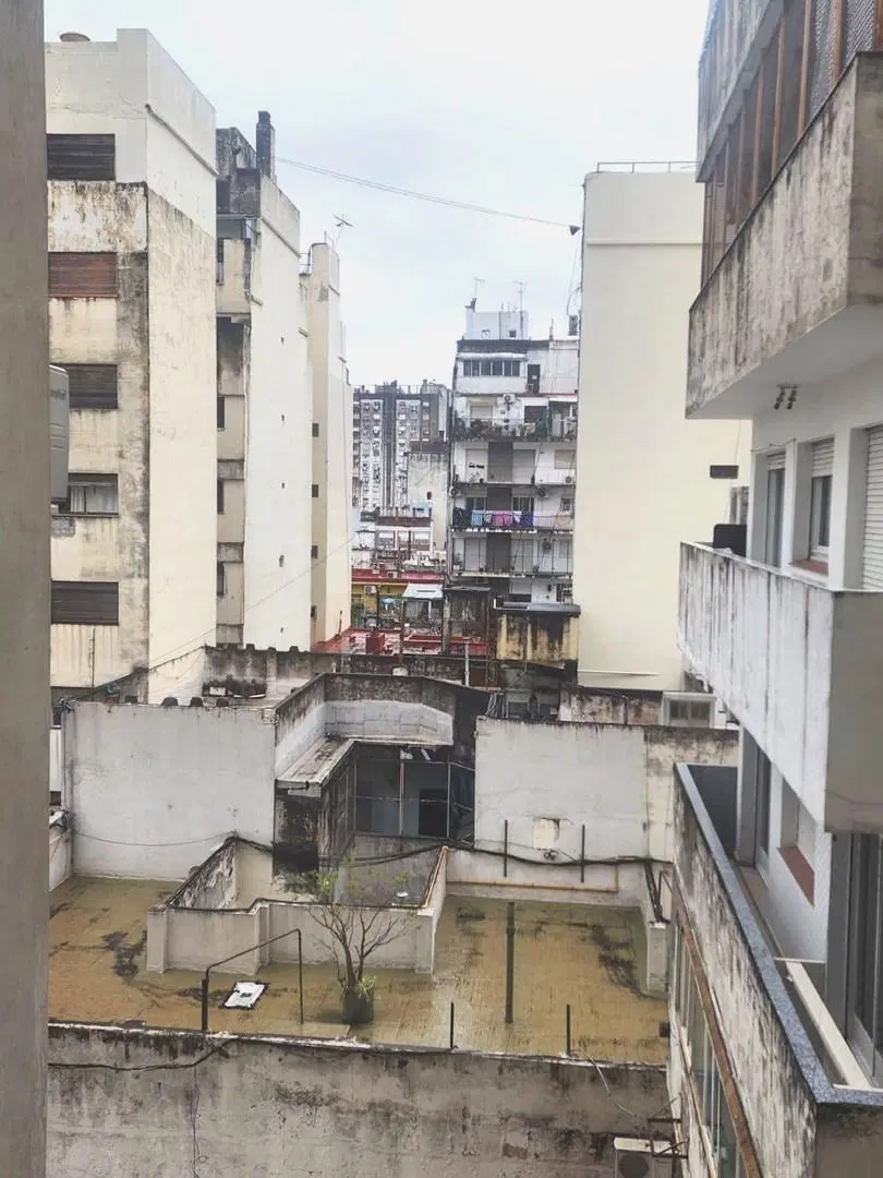 ONCE: Venta Semipiso de 3 ambientes con dependencia, balcón cubierto y baulera 3