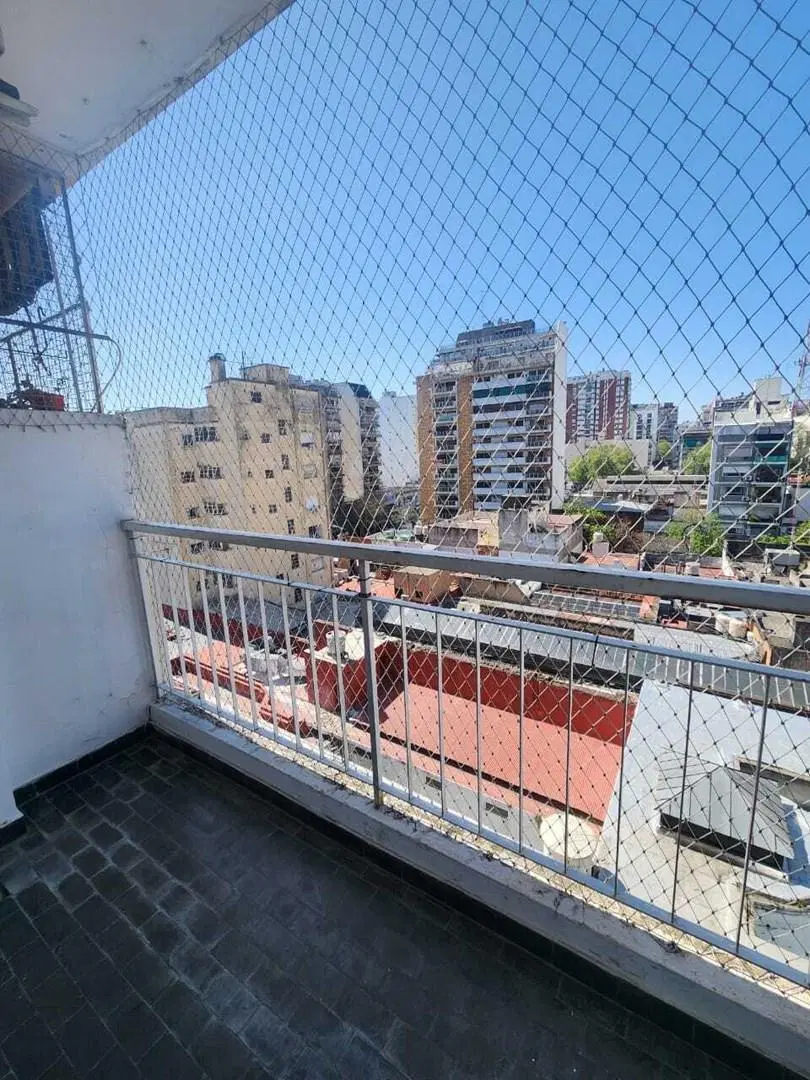 FLORES: Alquiler Departamento 2 ambientes super luminoso con balcón 3
