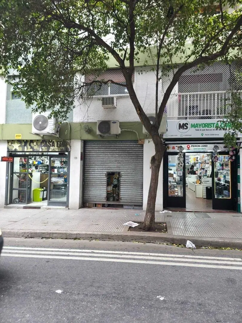 ONCE: LOCAL COMERCIAL EN ALQUILER EN EXCELENE ZONA - : Perón 2200 1