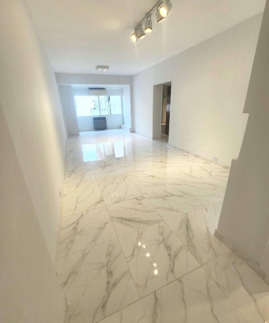 Foto de BALVANERA: VENTA IMPECABLE DEPARTAMENTO DE 4 AMBIENTES SUPER LUMINOSO, imagen 2