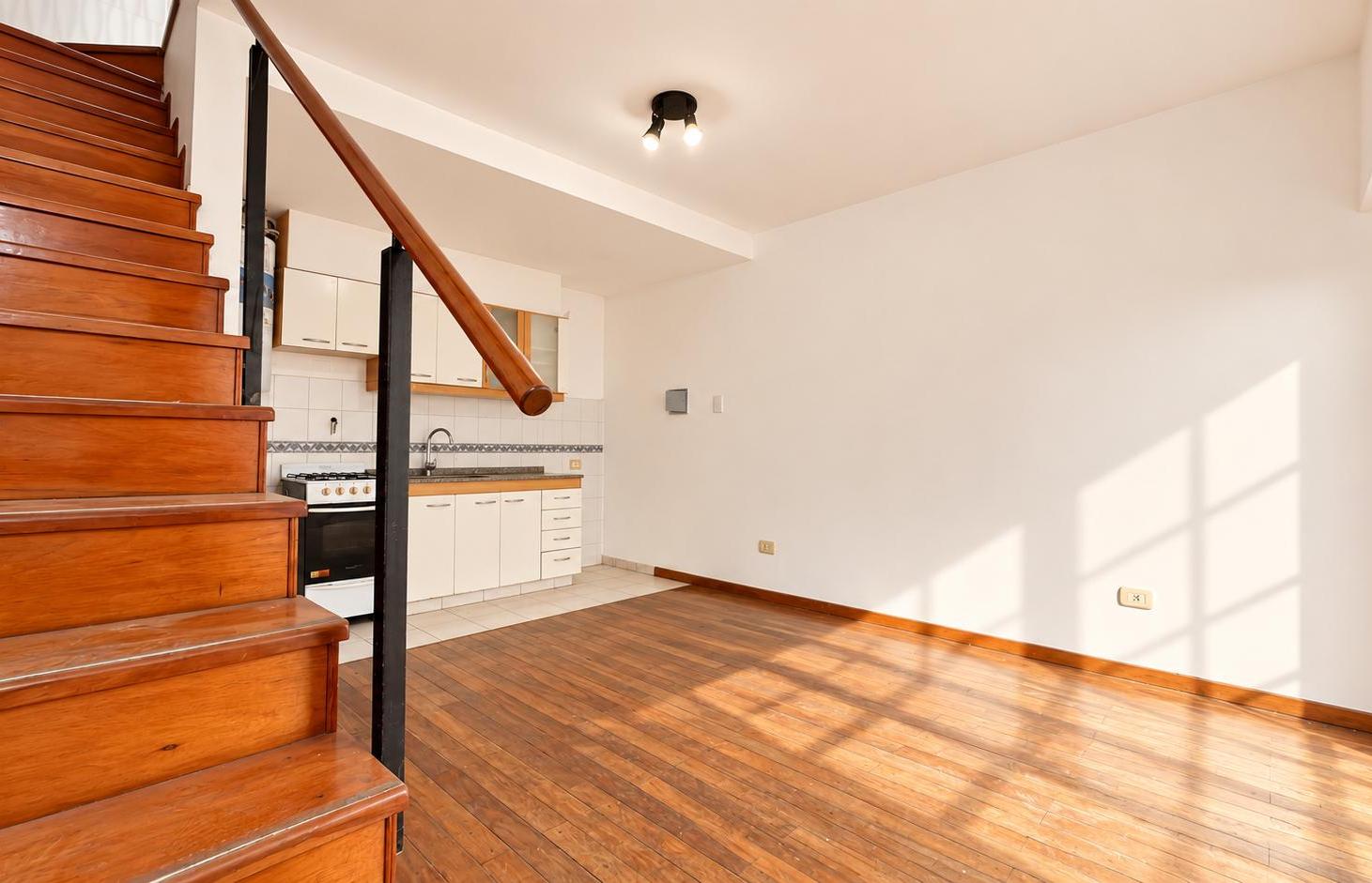 Foto de Venta 3 ambientes tipo casa sin expensas financiado, imagen 3