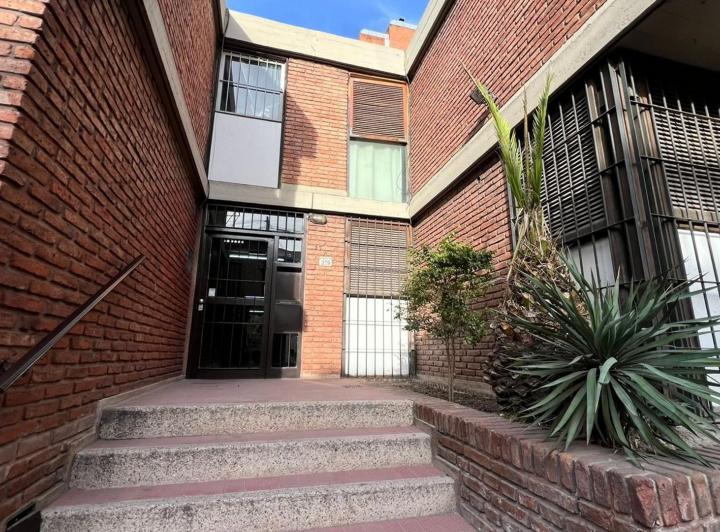 Alquiler Departamento 2 Dormitorios y Patio - B° Centro 1