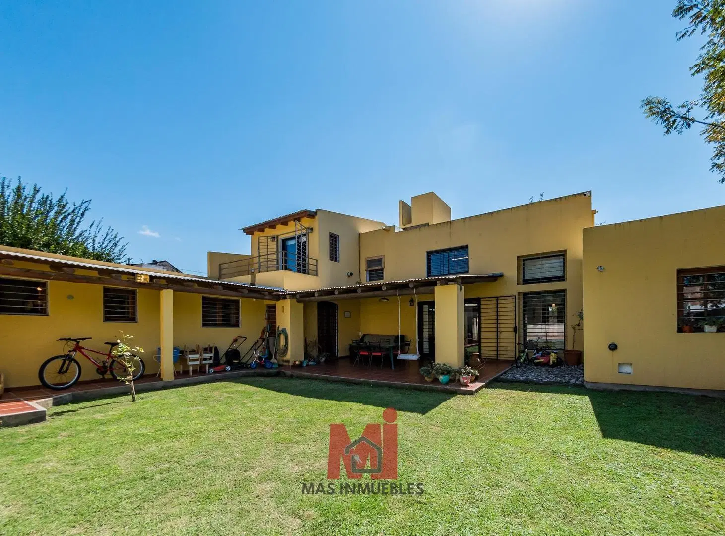 Hermosa CASA en Venta en B° Granja de Funes 2