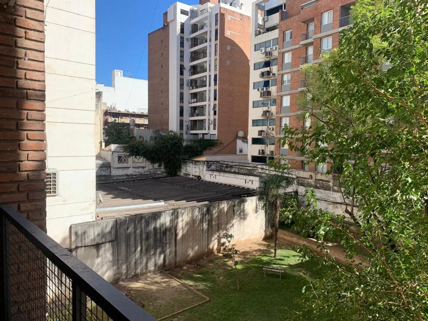 Departamento Dos Dormitorios en Alquiler en B° Centro 2