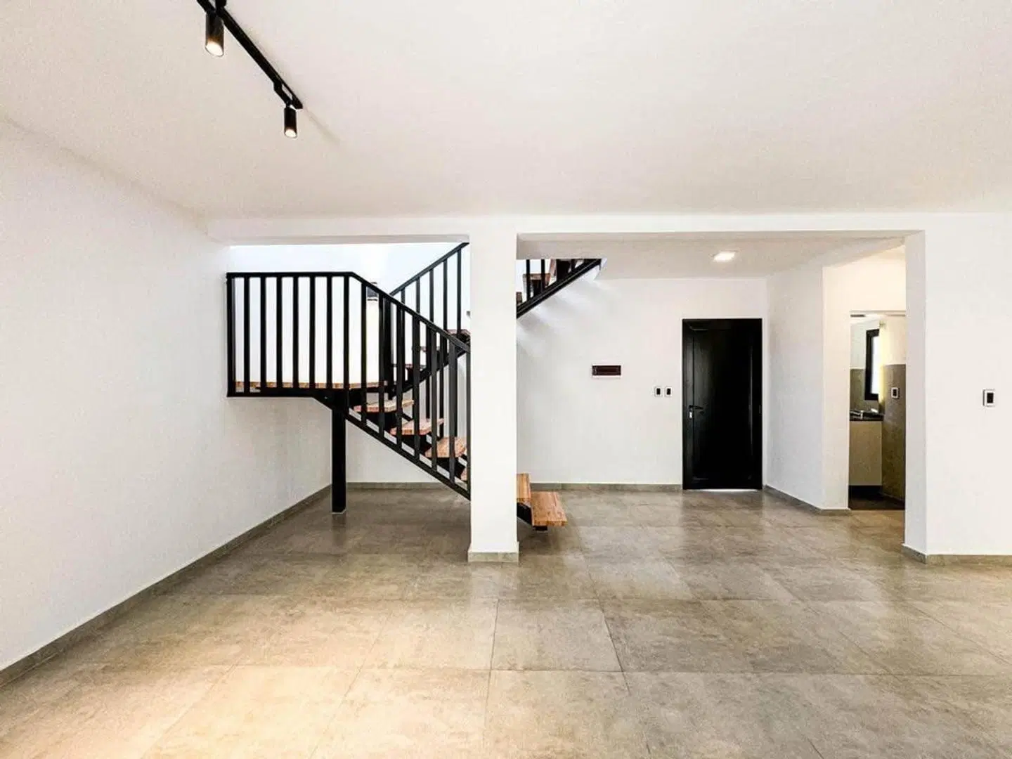 SE VENDE CASA EN VALLE DEL GOLF A ESTRENAR!! 4