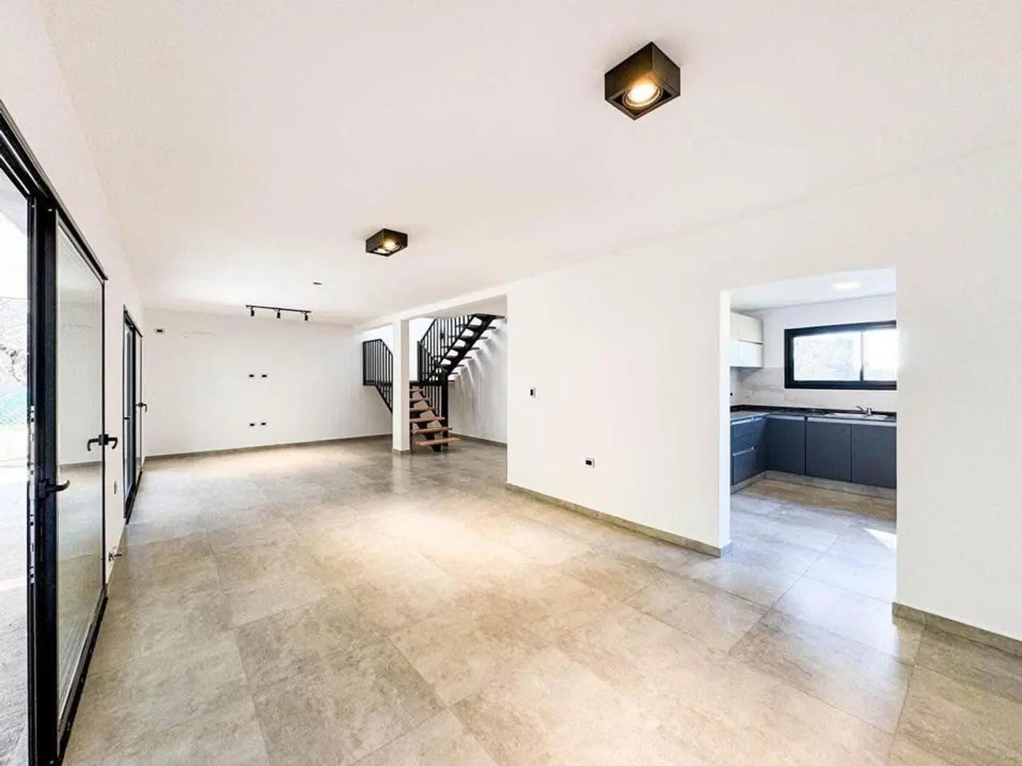 SE VENDE CASA EN VALLE DEL GOLF A ESTRENAR!! 3