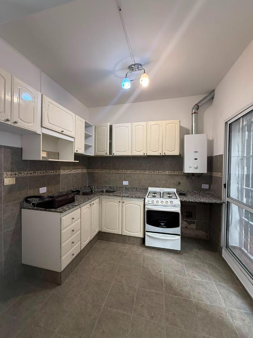 Foto de Casa de 4 Dormitorios en Alquiler Barrio Centro, imagen 3