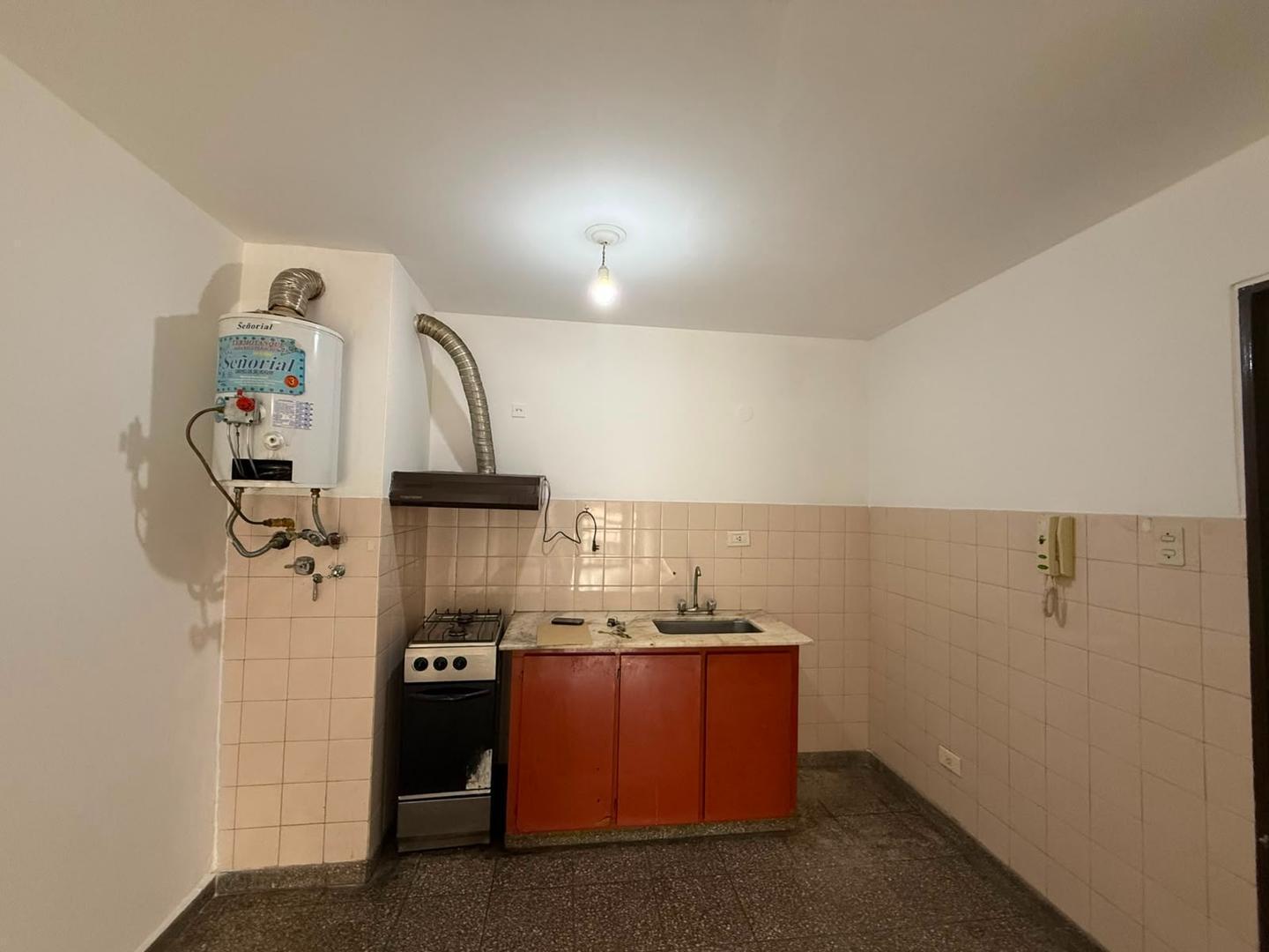 Foto de DEPARTAMENTO MONOAMBIENTE EN ALQUILER EN B° ALBERDI, imagen 3