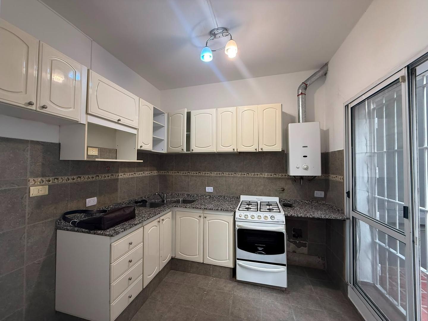 Foto de Casa de 4 Dormitorios en Alquiler Barrio Centro, imagen 4