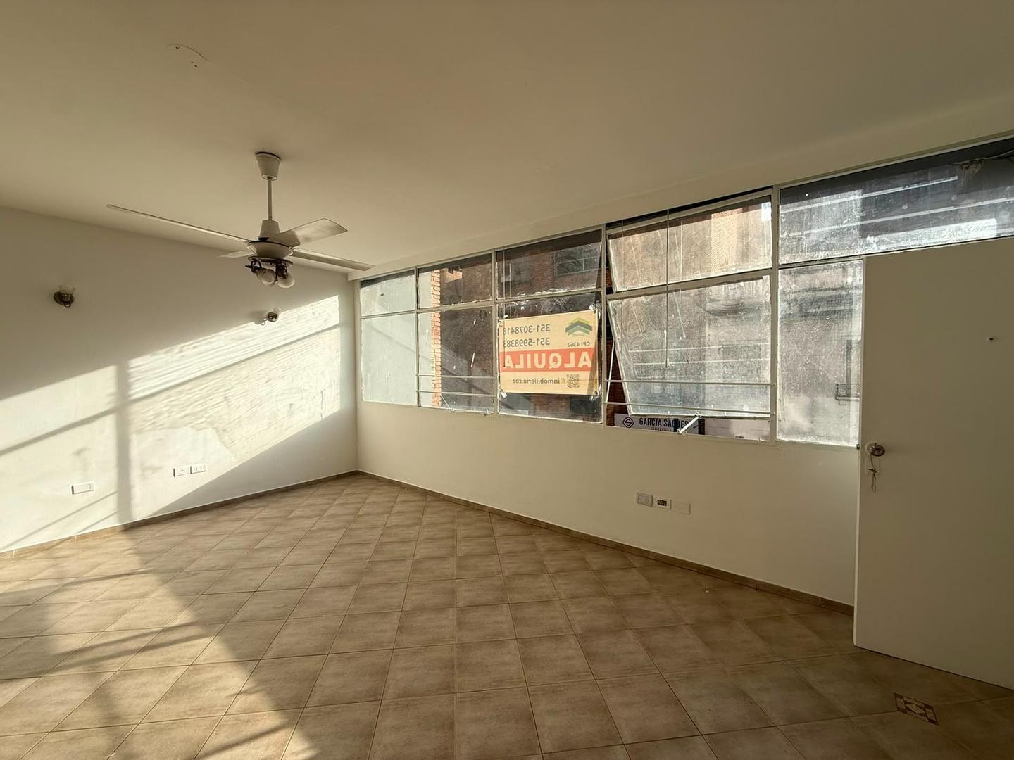 Foto de Casa de 4 Dormitorios en Alquiler Barrio Centro, imagen 1