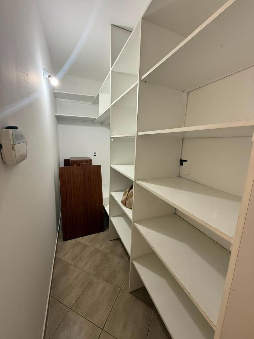 Foto de Casa de 4 Dormitorios en Alquiler Barrio Centro, imagen 2