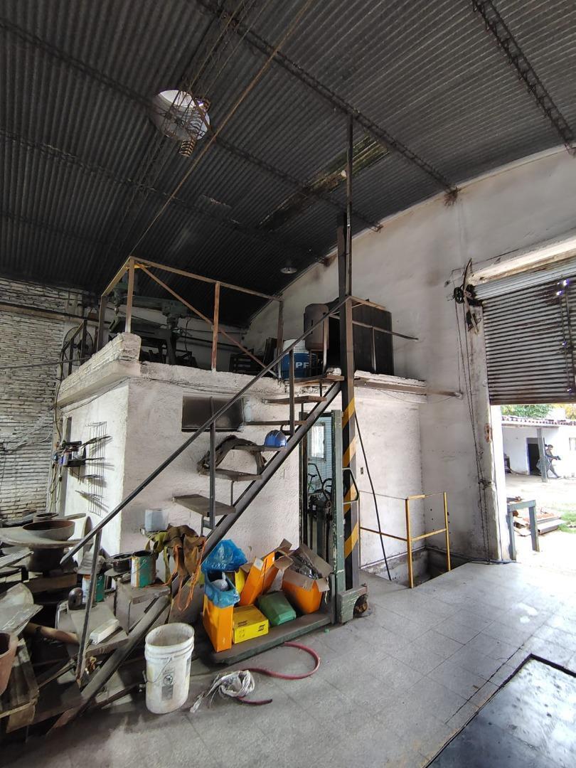 Foto de OPORTUNIDAD! VENDO GALPON CON LOCAL SOBRE AV JUAN B JUSTO, imagen 4