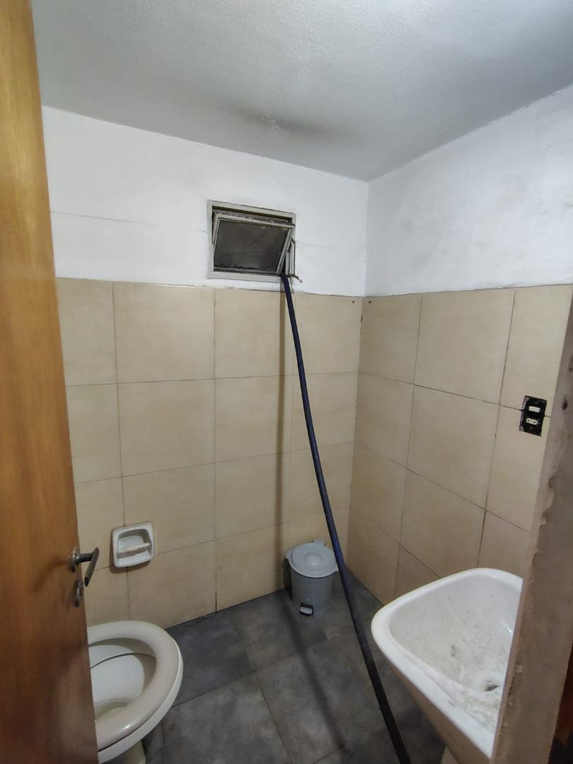 Foto de OPORTUNIDAD! VENDO GALPON CON LOCAL SOBRE AV JUAN B JUSTO, imagen 5