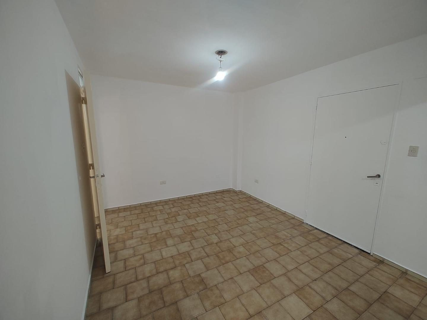 Foto de Departamento de un Dormitorio en Venta en B° Centro, imagen 2