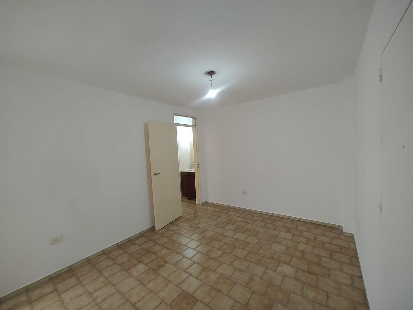 Foto de Departamento de un Dormitorio en Venta en B° Centro, imagen 3
