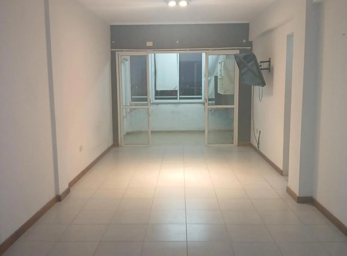 DEPARTAMENTO 3 AMBIENTES CON COCHERA FRENTE AL HOSPITAL 3
