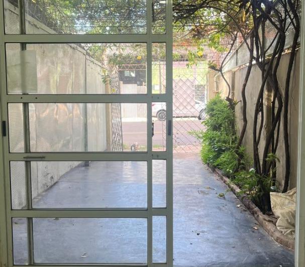 SE ALQUILA CASA CENTRICA EN POSADAS 4