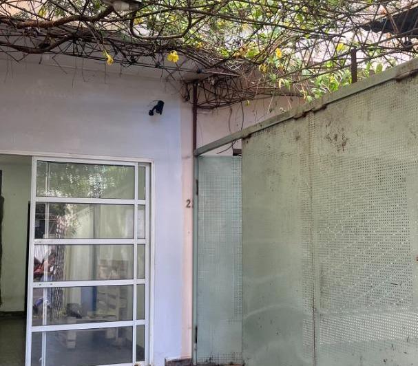 SE ALQUILA CASA CENTRICA EN POSADAS 2