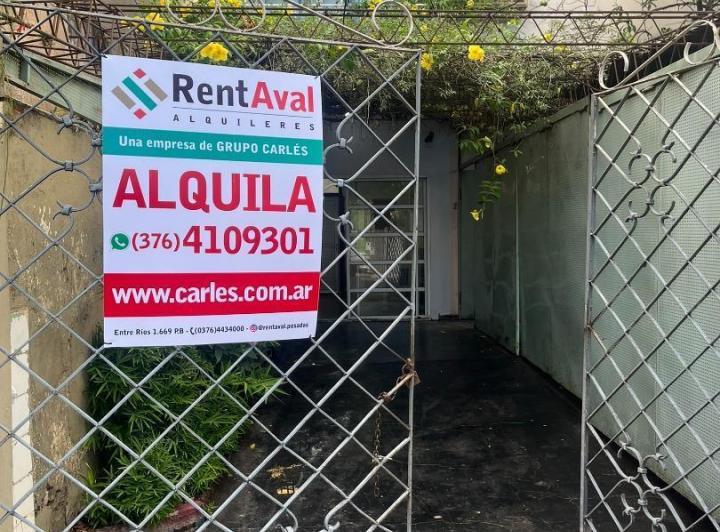 SE ALQUILA CASA CENTRICA EN POSADAS 1