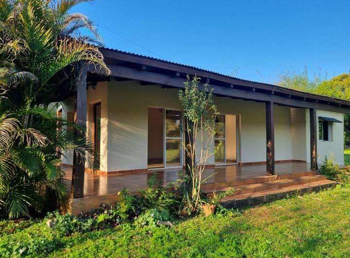 Alquilo hermosa casa en B° La Eugenia, Garupá 1