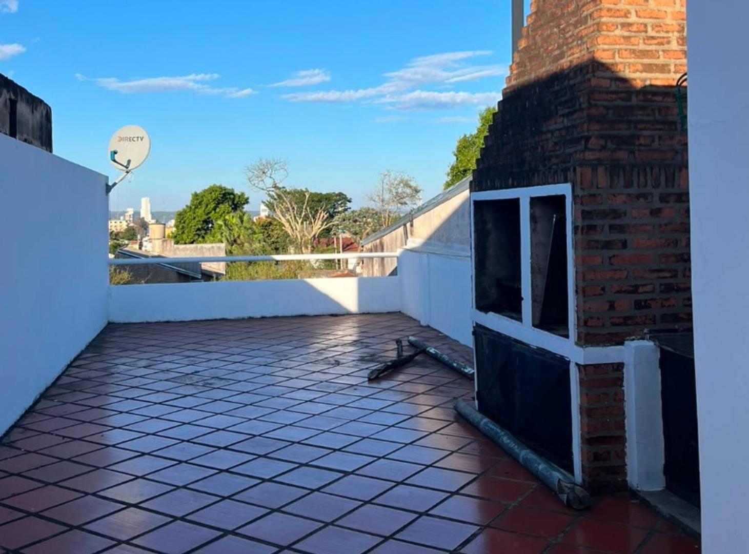 Foto de (A263) ¡TRIPLEX CON COCHERA Y AMPLIOS AMBIENTES!, imagen 2