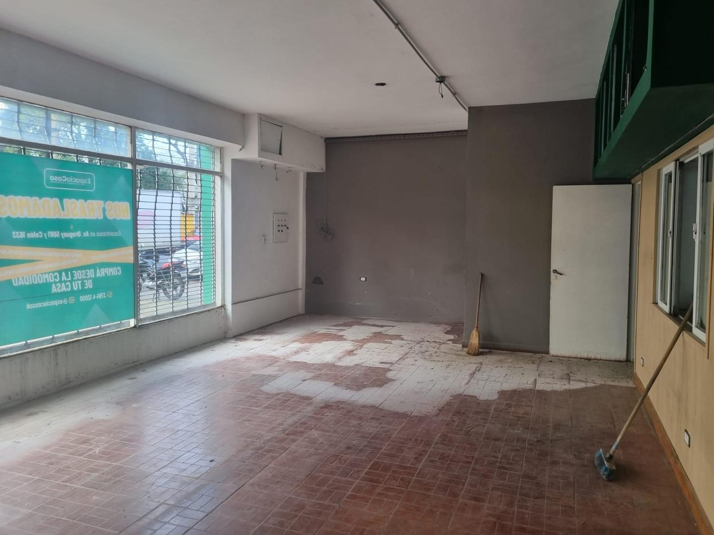 Foto de A266 -AMPLIO LOCAL COMERCIAL CON DEPOSITO SOBRE AVENIDA, imagen 5