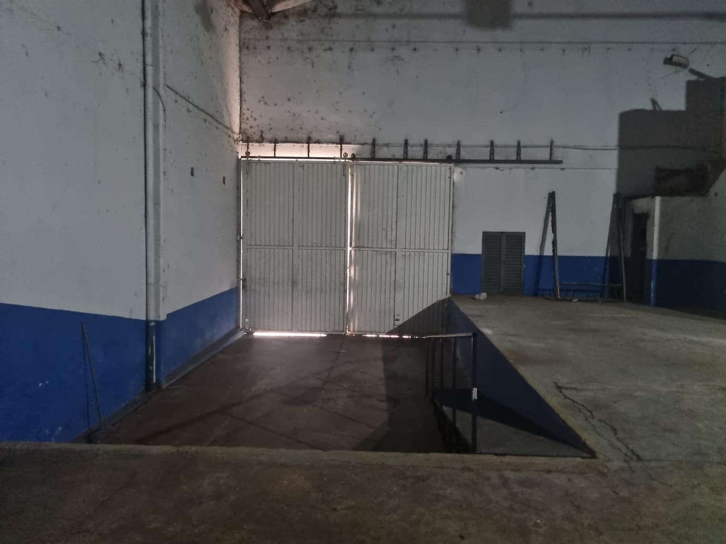 Foto de A266 -AMPLIO LOCAL COMERCIAL CON DEPOSITO SOBRE AVENIDA, imagen 2