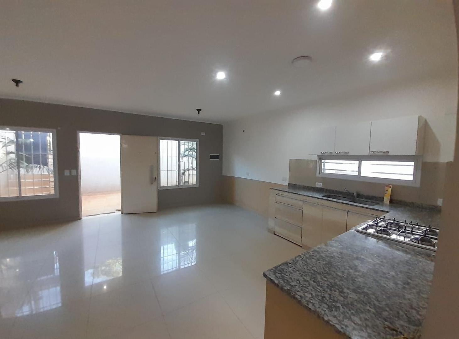 Foto de (A354) ALQUILO CASA DE 2 HABITACIONES SOBRE AV. URQUIZA, imagen 4