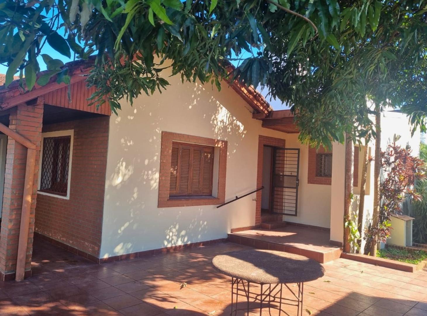 Foto de (A267) CASA CON COCHERA EN ESQUINA - ZONA RESIDENCIAL, imagen 5