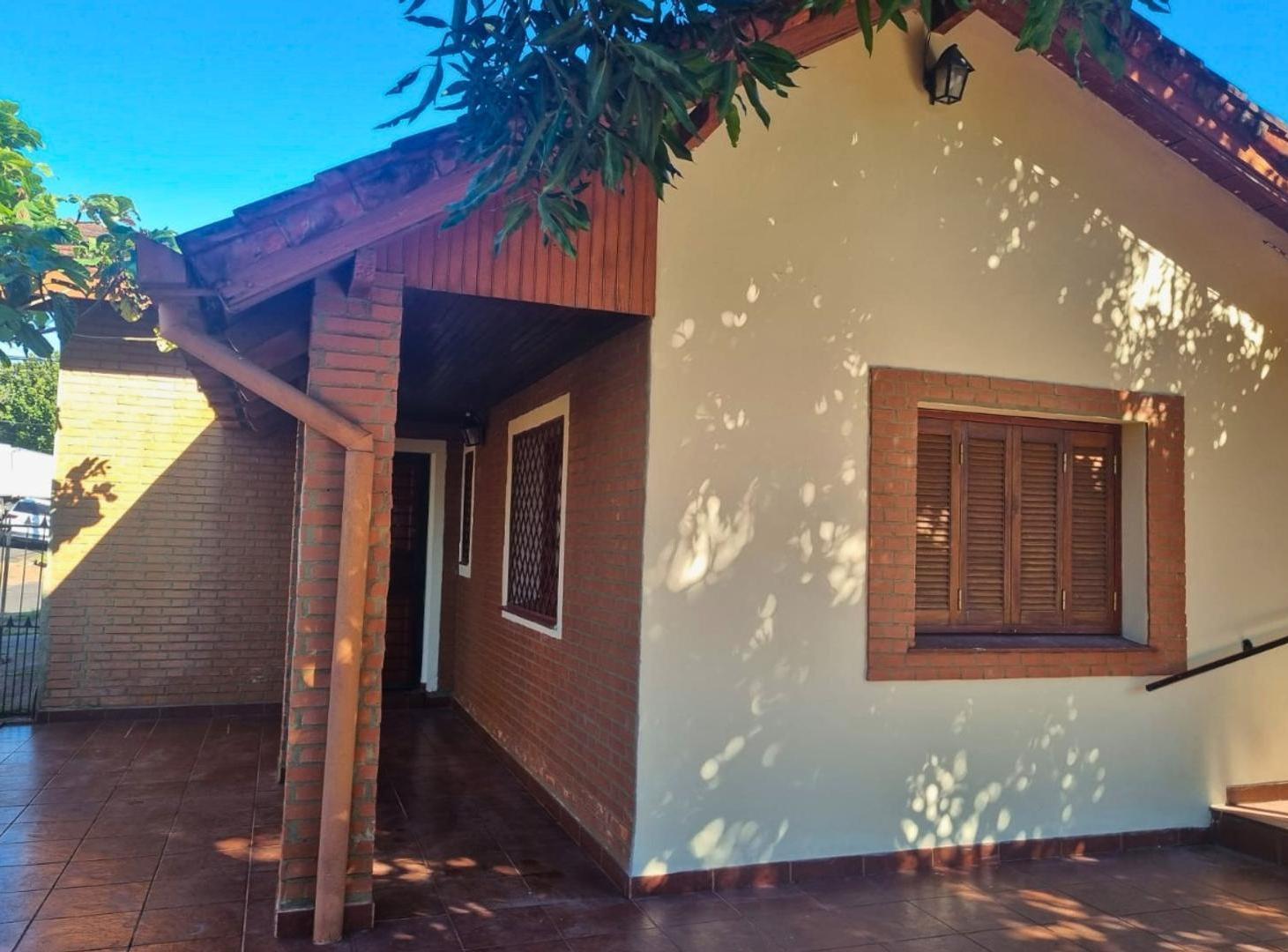 Foto de (A267) CASA CON COCHERA EN ESQUINA - ZONA RESIDENCIAL, imagen 4