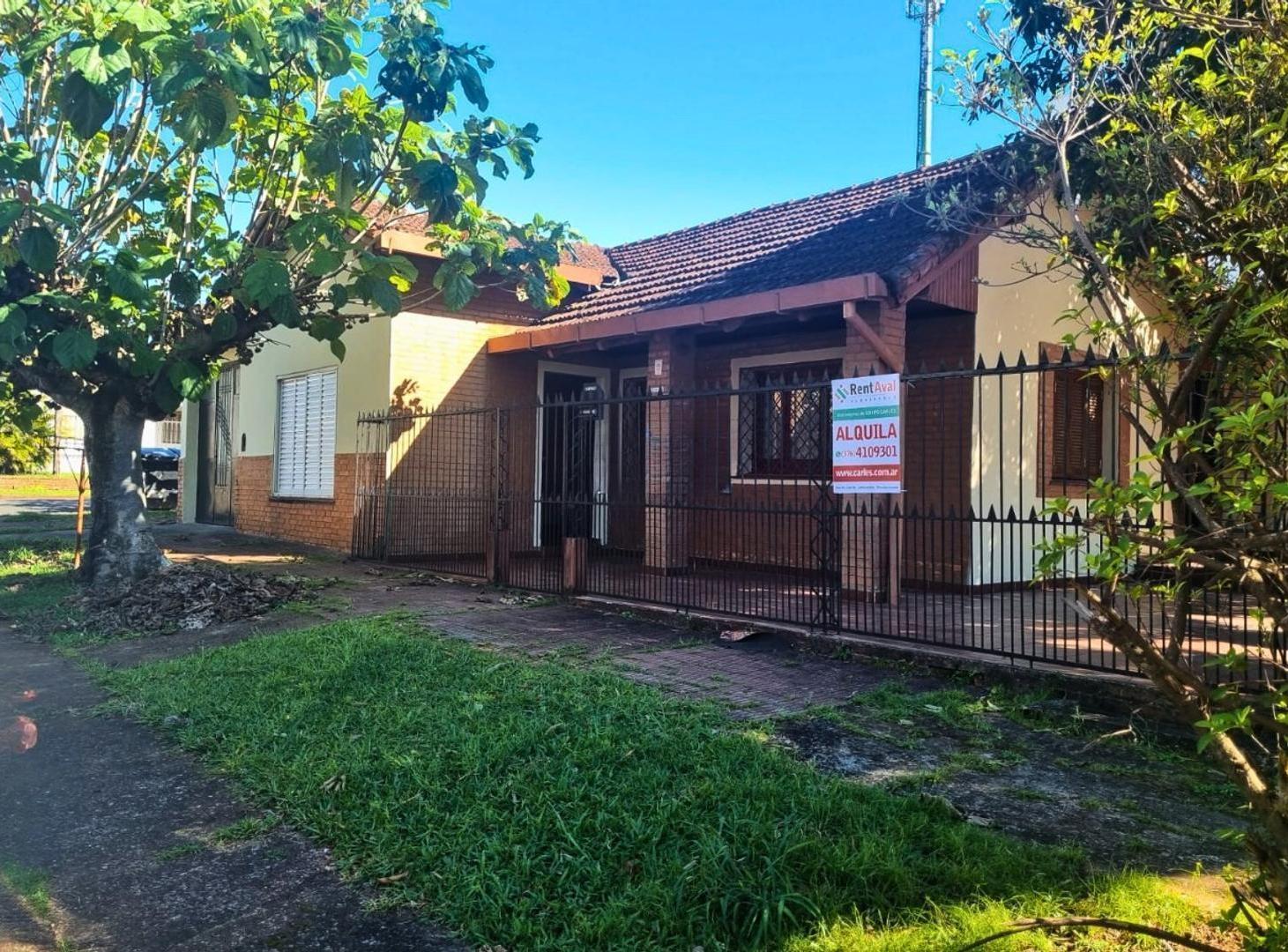 Foto de (A267) CASA CON COCHERA EN ESQUINA - ZONA RESIDENCIAL, imagen 1