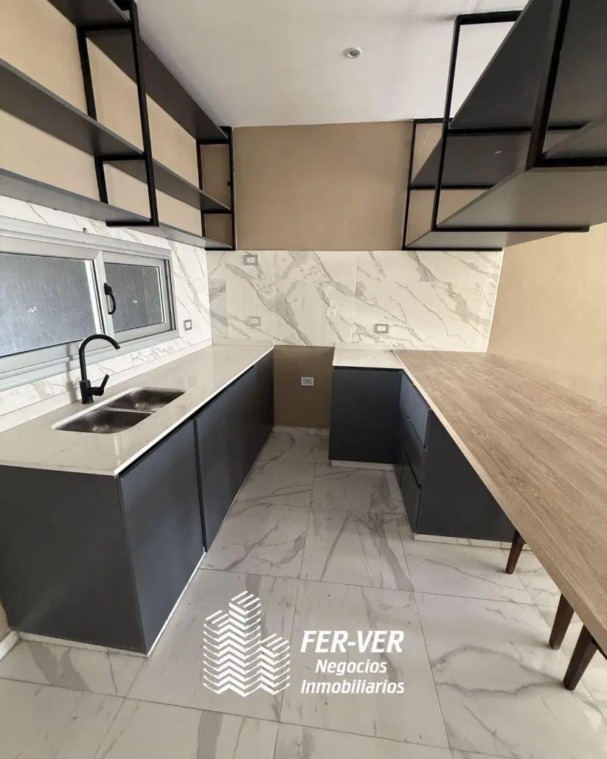 DUPLEX EN VENTA. 3 DORMITORIOS. A ESTRENAR.A MTS. DEL CENTRO. APTO CREDITO H. 8