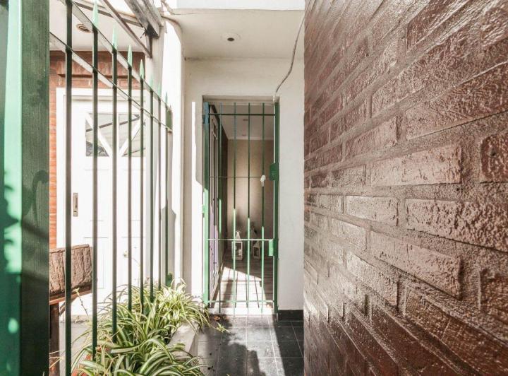VENTA CASA 5 AMBIENTES CON PATIO Y COCHERA LANUS 4