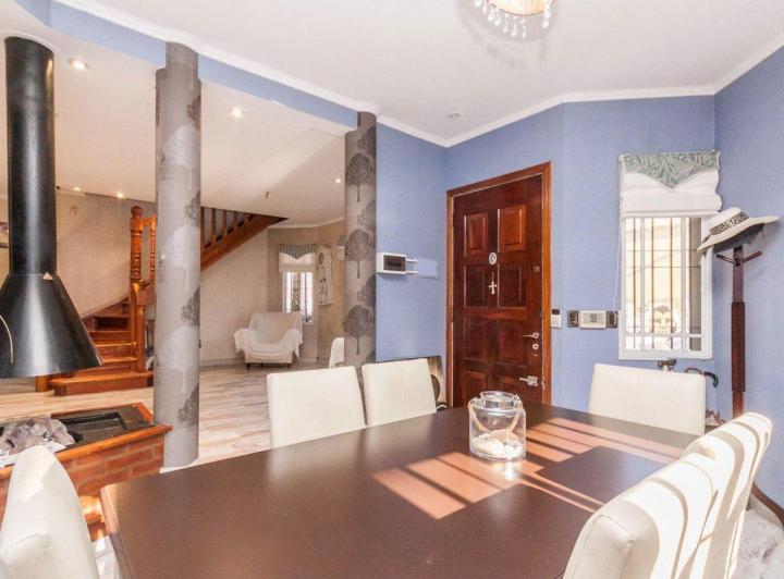 VENTA CASA 5 AMBIENTES CON PATIO Y COCHERA LANUS 1