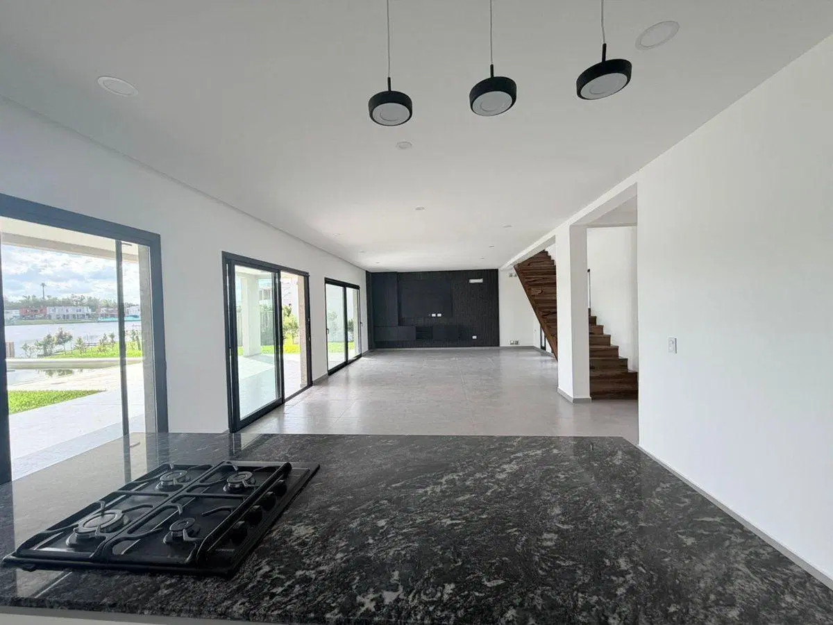 VENTA CASA 6 AMB  LAGUNA SANTA ANA TIGRE BENAVIDES 5