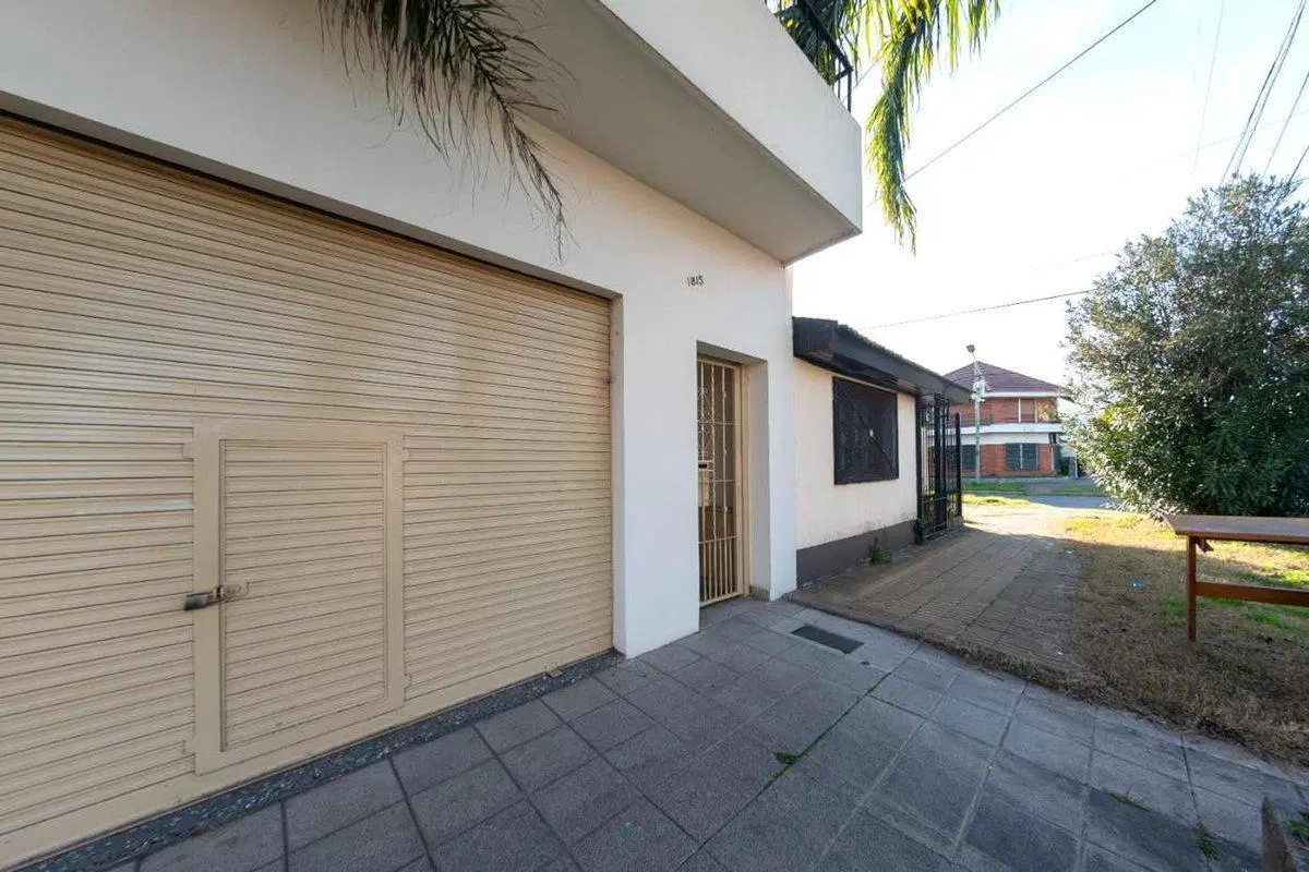 VENTA CASA /5 AMB CON LOCALES BANFIELD 3