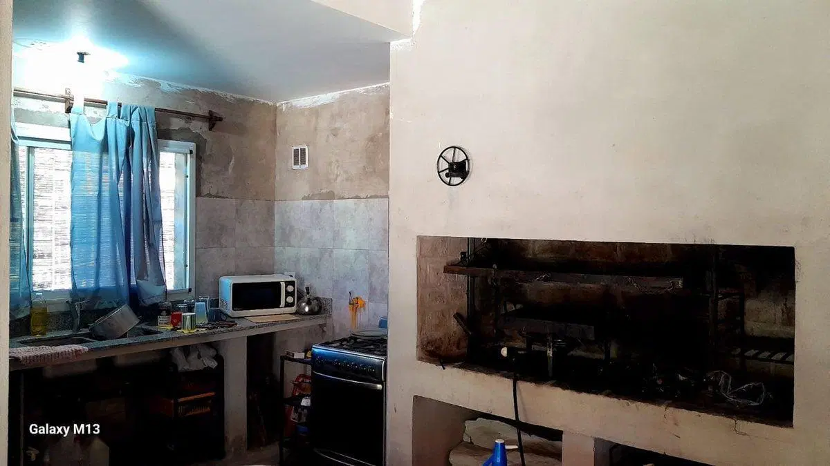 VENTA-CASA C/PARQUE 1600 M2 Y PILETA-CHASCOMUS 2