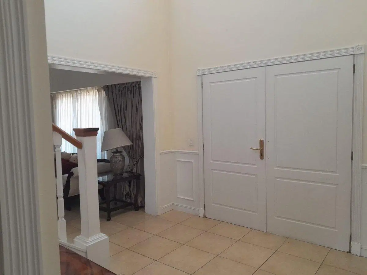 VENTA CASA 5 AMB. CON PILETA - PILAR GOLF 3