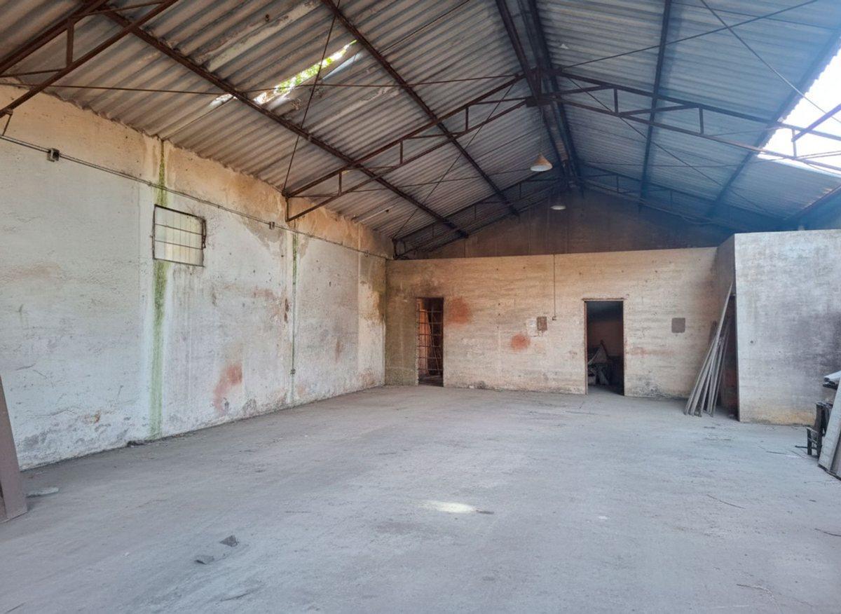 VENTA LOTE 950 MTS. CON GALPONES Y VIVIENDA