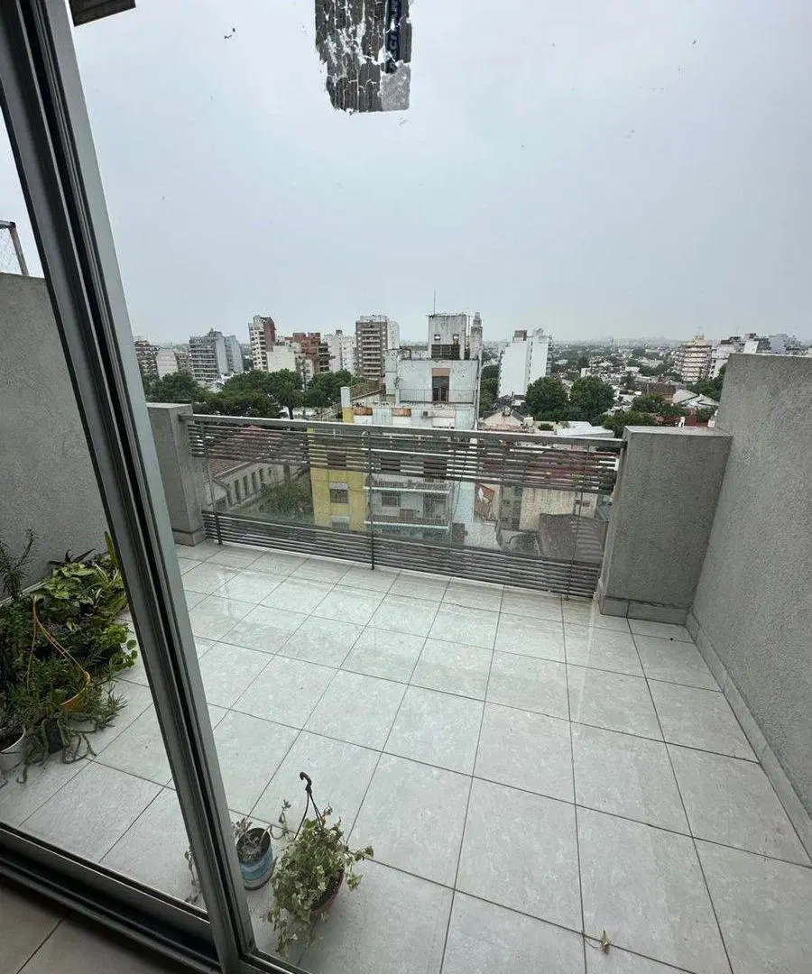 VENTA MONOAMBIENTE FLORES CON BALCÓN - SUM 5