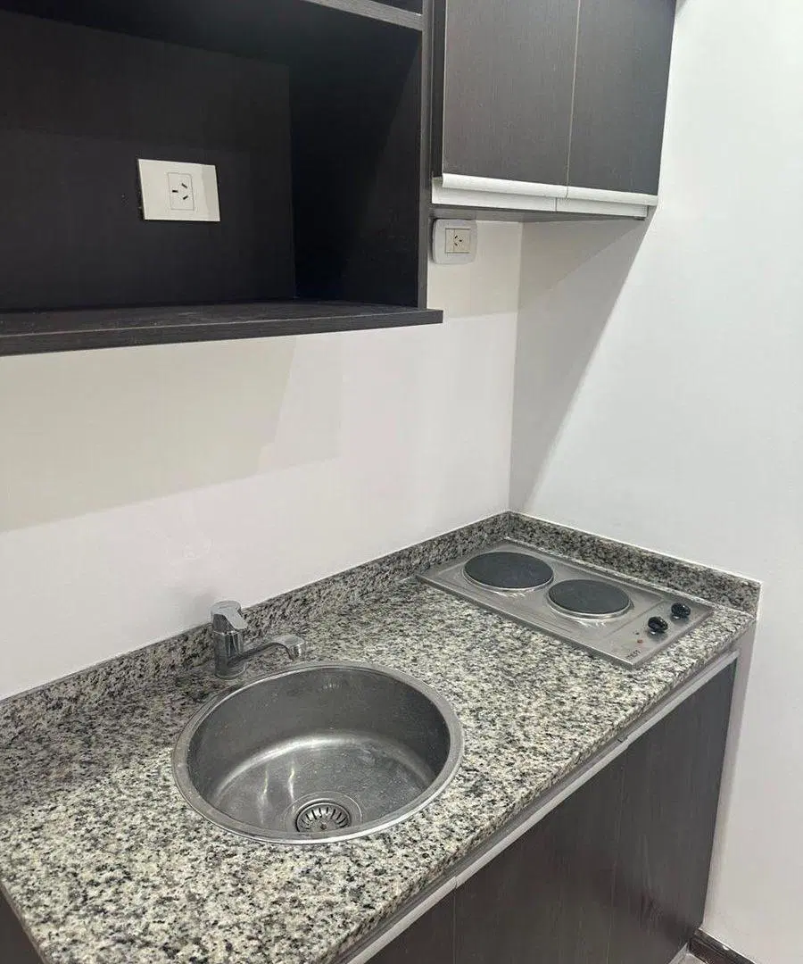 VENTA MONOAMBIENTE FLORES CON BALCÓN - SUM 2