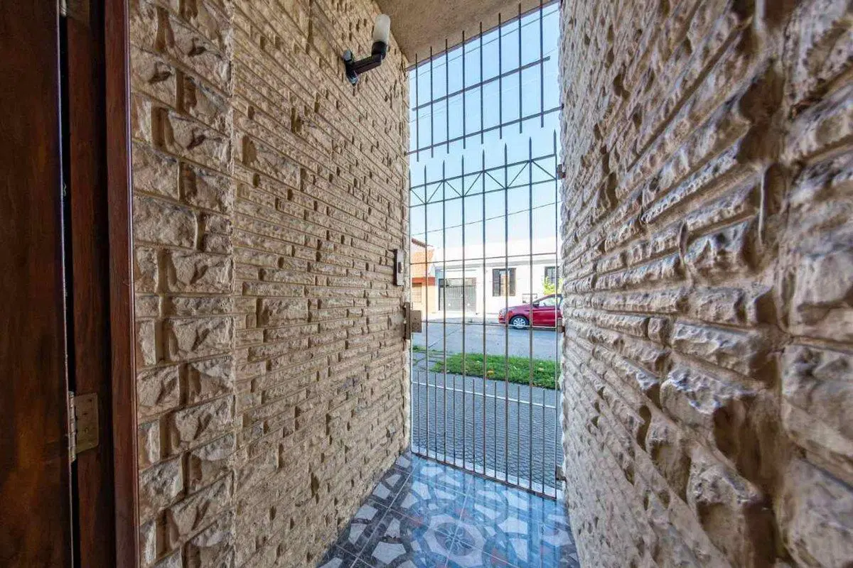 Casa de 4 amb lote propio - Lanus Oeste - cochera 4