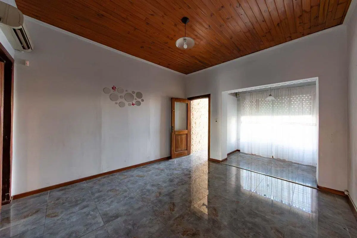 Casa de 4 amb lote propio - Lanus Oeste - cochera 2
